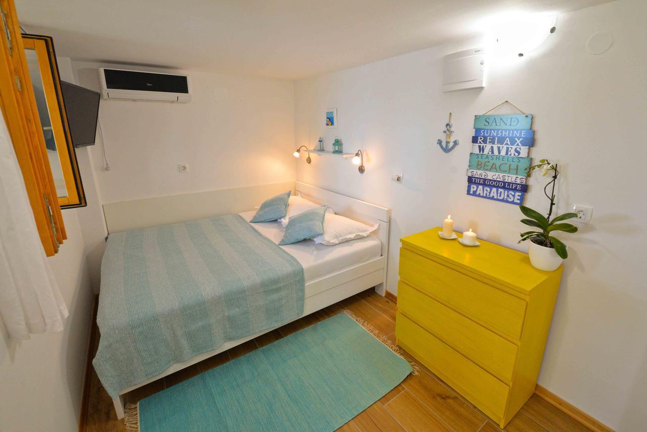 Sea Side Apartment Murter Exterior photo