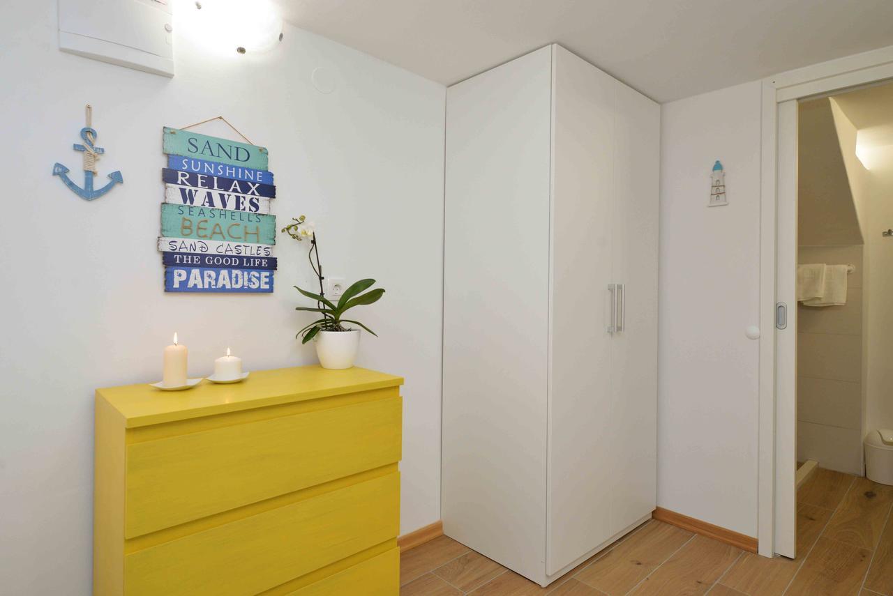 Sea Side Apartment Murter Exterior photo